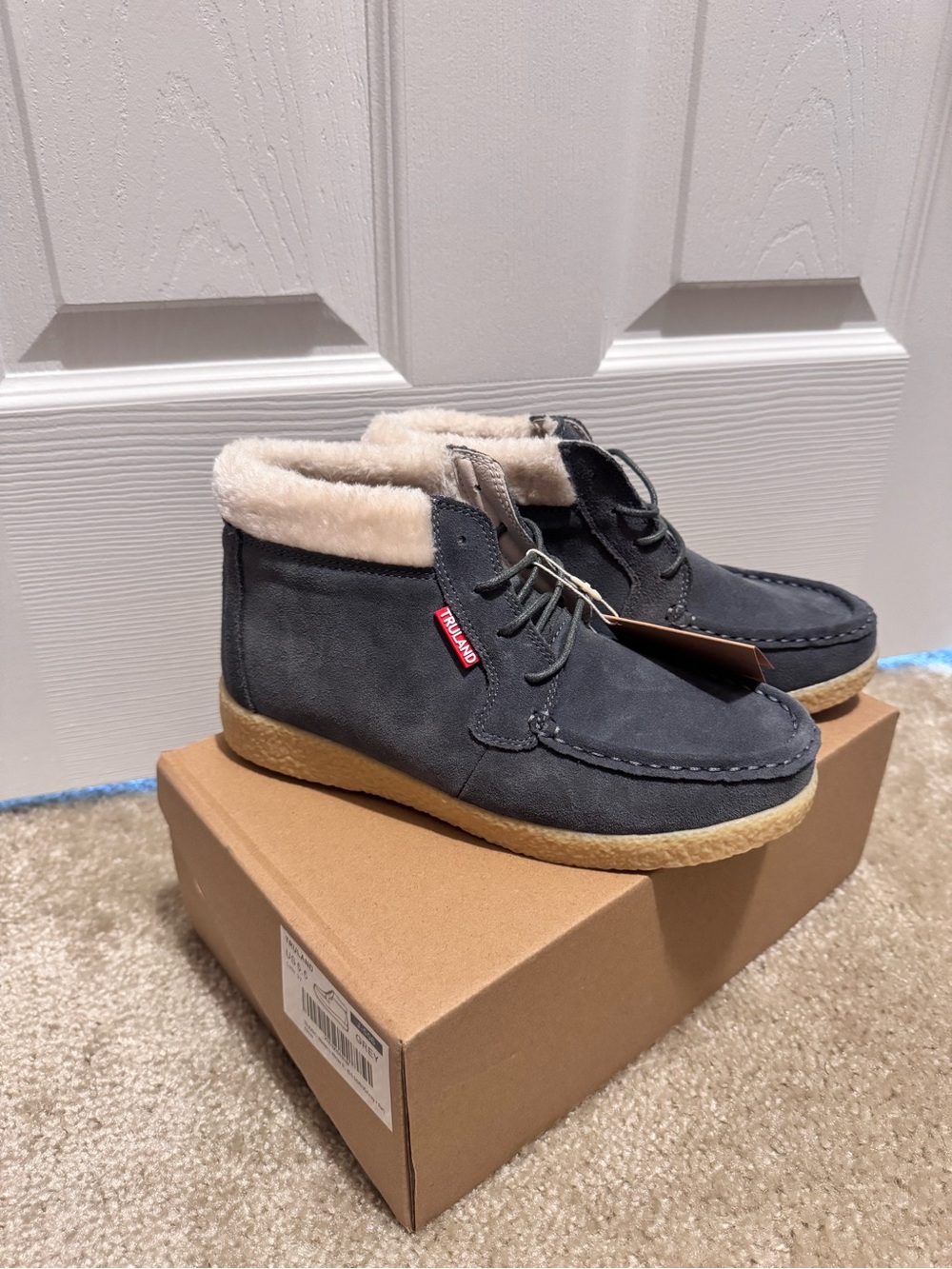 NWT TRULAND Women’s Gray Suede Winter Moccasin Boots with Shearling Collar